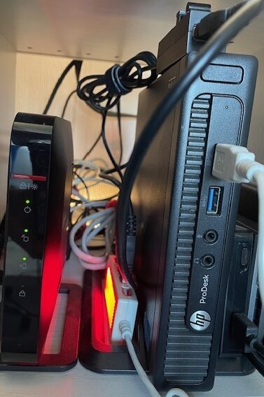 テレビにつないだHP ProDesk 400 G1 DM